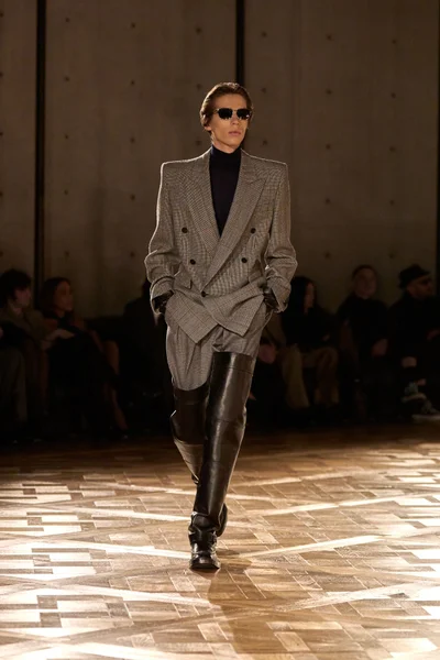 Look 15